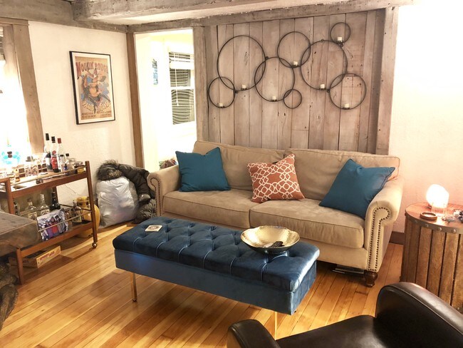 Living Room - 746 Bayview Dr