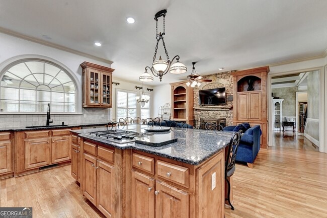Building Photo - 8910 Pinehurst Cove