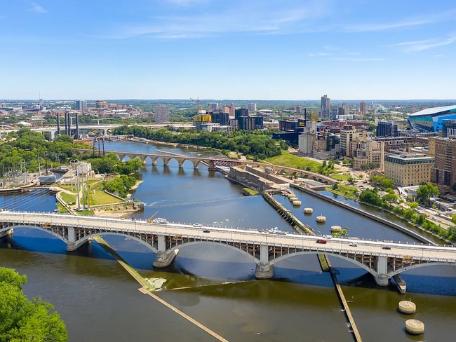 Building Photo - 20 NE 2nd St