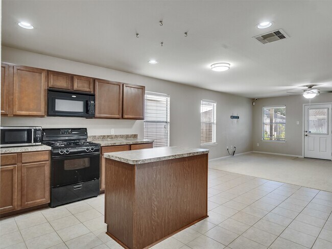 Building Photo - 8919 Summerset Meadow Ct
