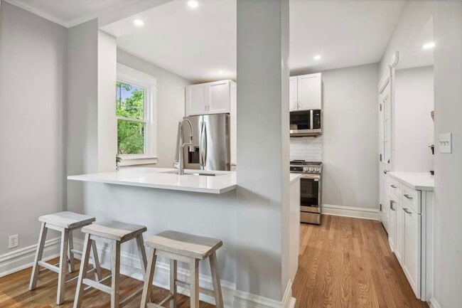 Building Photo - 2429 Central St