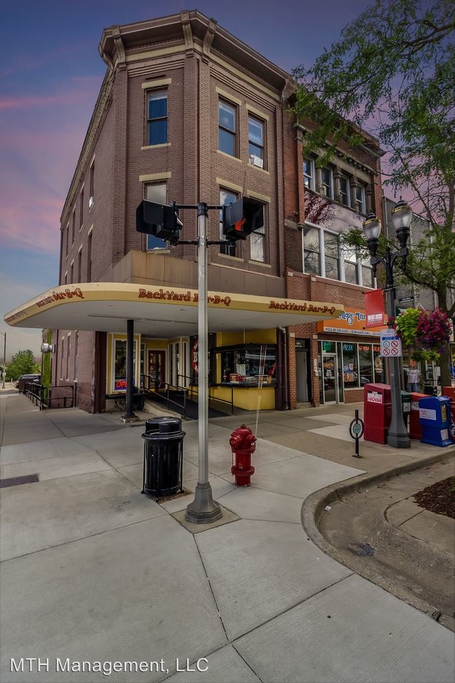 Primary Photo - 3 br, 2 bath Apartment - 109 S Washington