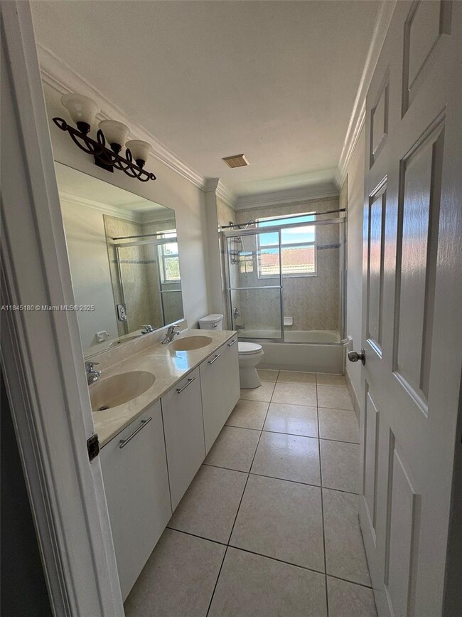 Building Photo - 16439 SW 28th Ct