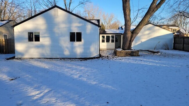 Building Photo - 19371 Shadyside St