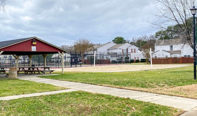 Building Photo - Townhome in sought after Coventry.