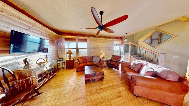 Building Photo - Beautiful Home on 10 Private Acres