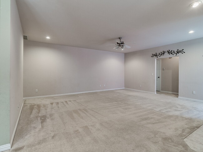 Building Photo - 2044 Sq. Ft. Home- Gated Community with a Pool/Club House-Edmond Schools- Lawn Care Included