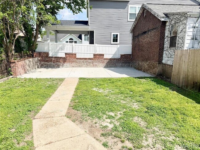 Building Photo - 1928 Macklind Ave