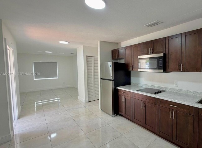 Building Photo - 2803 SW 26th St