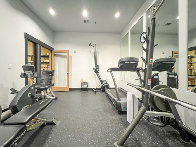 Building Photo - 1bd/1ba Seattle Condo