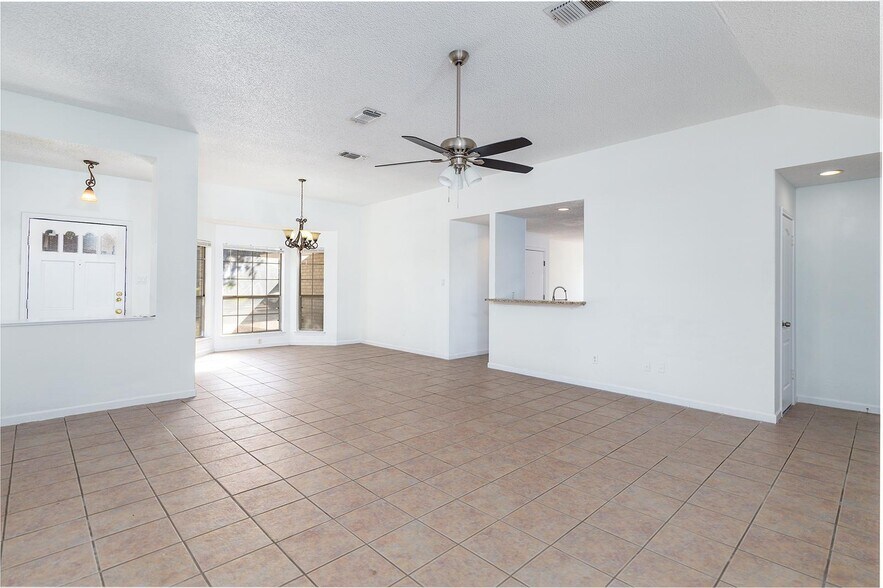 Building Photo - 11135 Quail Pass