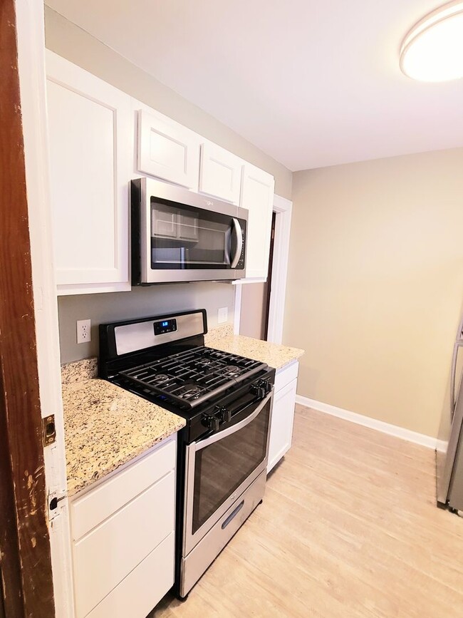 Building Photo - 34 W Tulane Rd