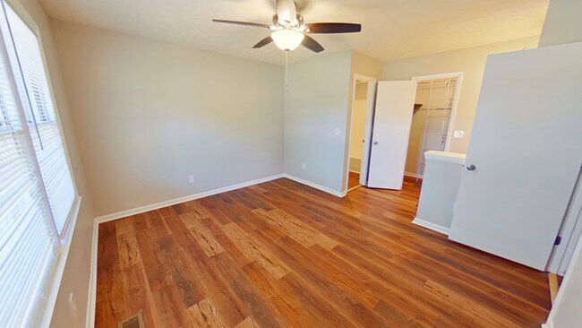 Building Photo - 928 Winterberry Dr