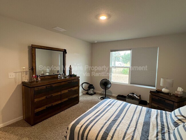 Building Photo - 921 Lovebird Ct