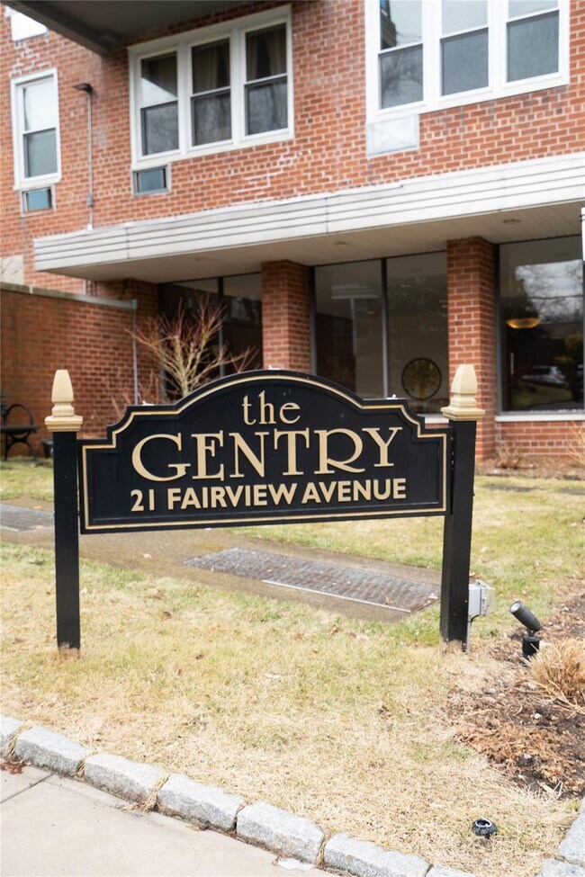 Building Photo - 21 Fairview Ave