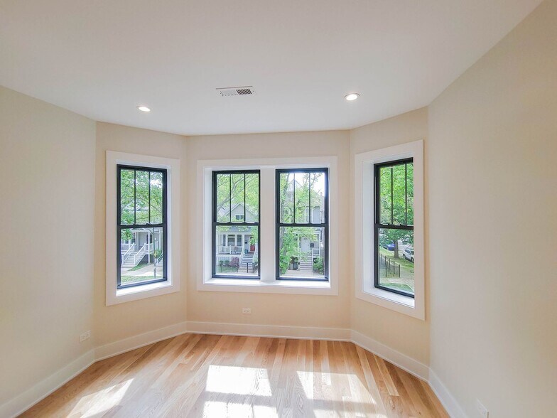 Building Photo - 4855 N Seeley Ave