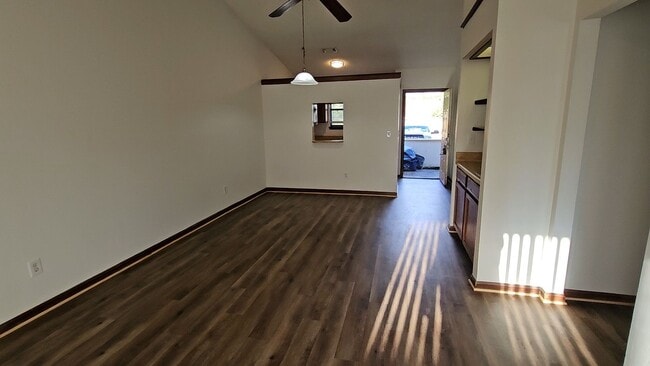 Building Photo - $1150 - Jefferson Square - MOVE IN SPECIAL