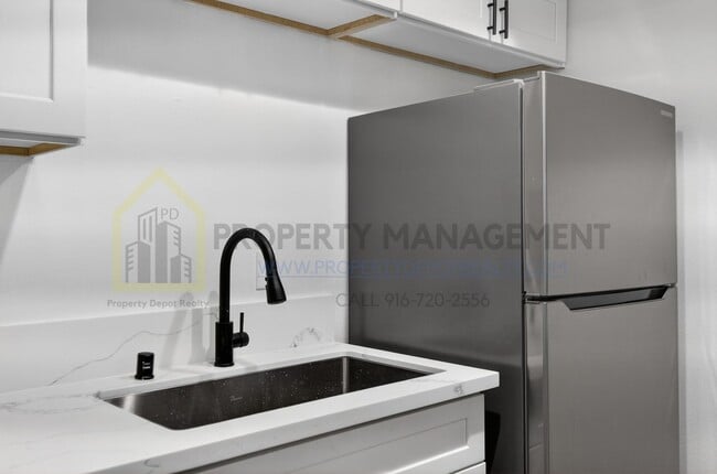 Building Photo - 8973 El Mirador Dr