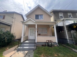 Building Photo - 207 Railroad Ave