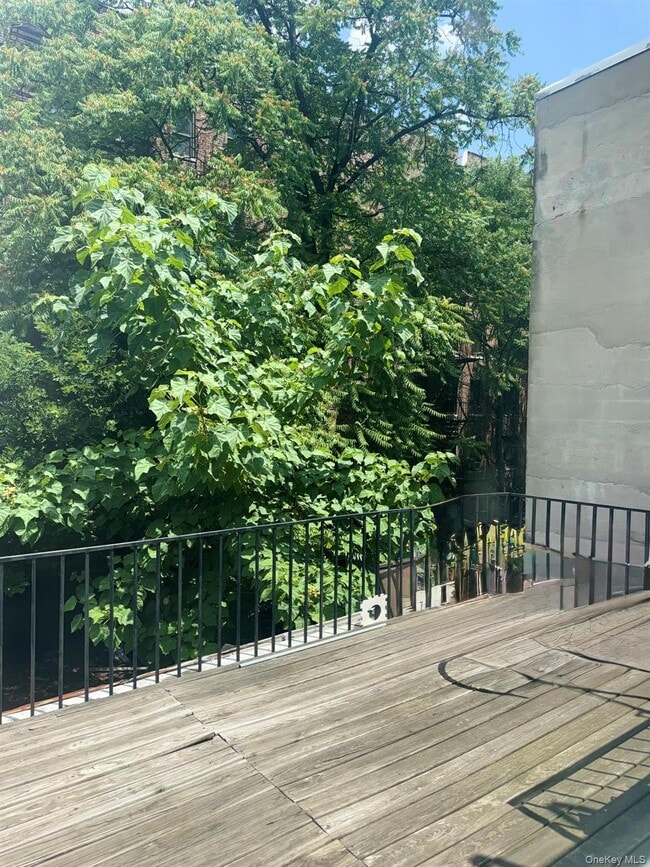 Building Photo - 387 E 152nd St