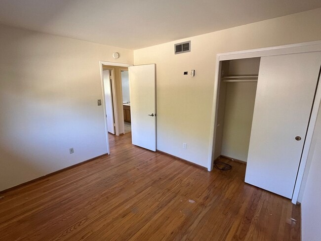 Building Photo - 4 Bedroom Ranch Style Home in Quiet El Sobrante Neighborhood