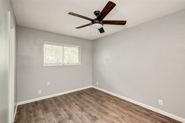 Building Photo - 838 N Meadows Dr
