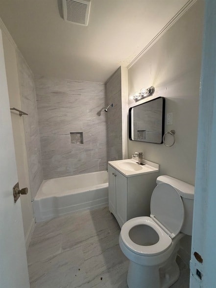 Building Photo - 8 E Brooks Rd