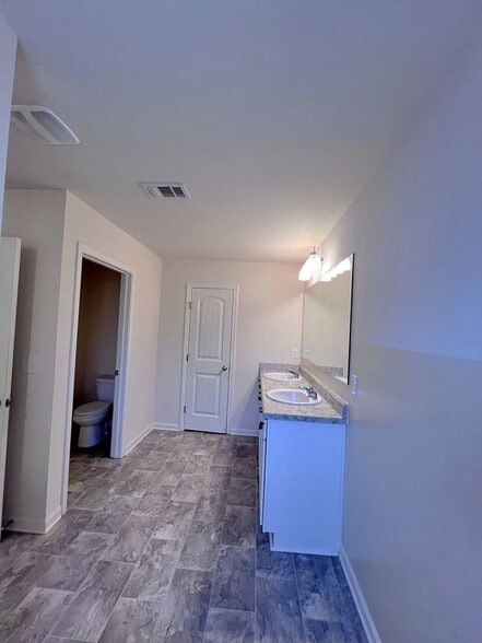 Building Photo - 5356 Barberry Ave
