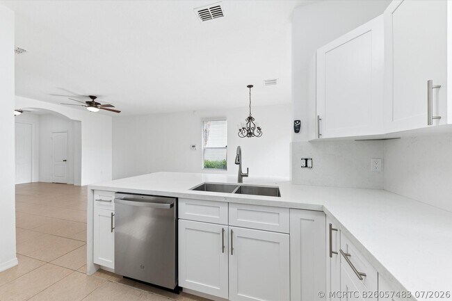 Building Photo - 402 Seminole Palms Dr