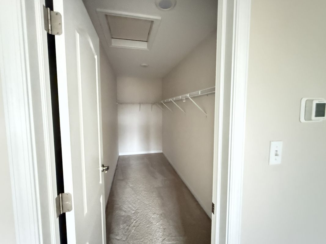 Building Photo - 584 Westlake Dr