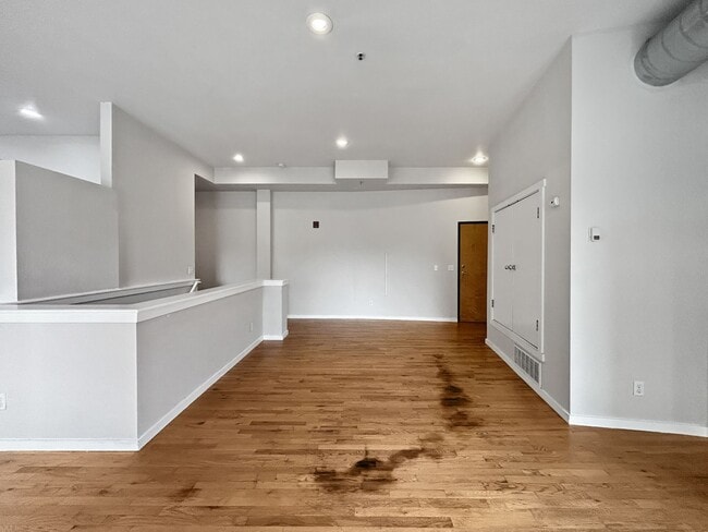 Building Photo - $0 DEPOSIT OPTION. 2 BED 2.5 BATH CONDO AT STUDIO 70 IN DENVER'S GOLDEN TRIANGLE. PARKING INCLUDED!