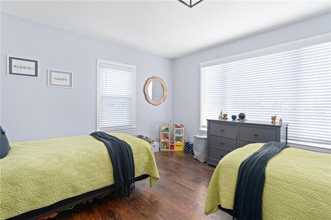 Building Photo - 845 Main St