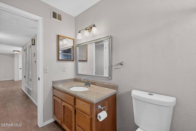 Building Photo - 7419 Mission Viejo Dr