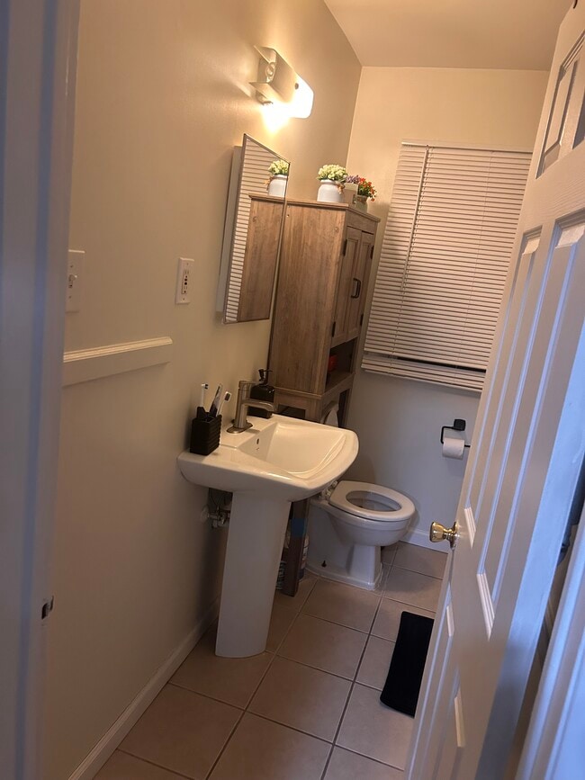 Building Photo - 1720 Browning St