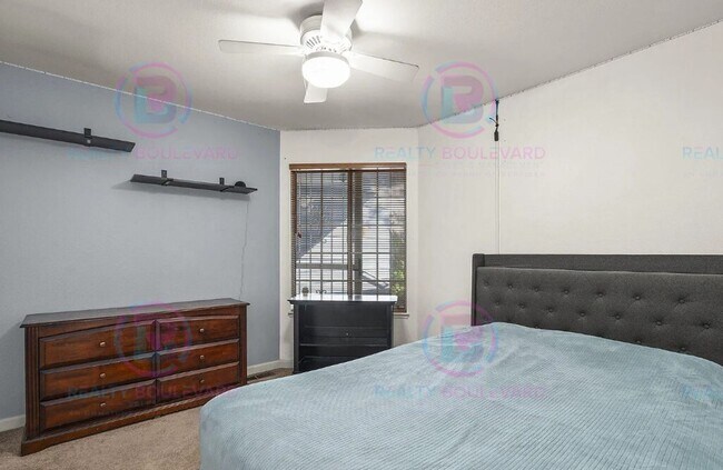 Building Photo - 3059 Creekwood Dr
