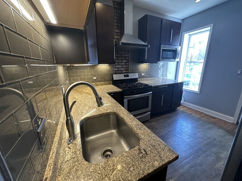 Kitchen - 10452 S Maryland Ave