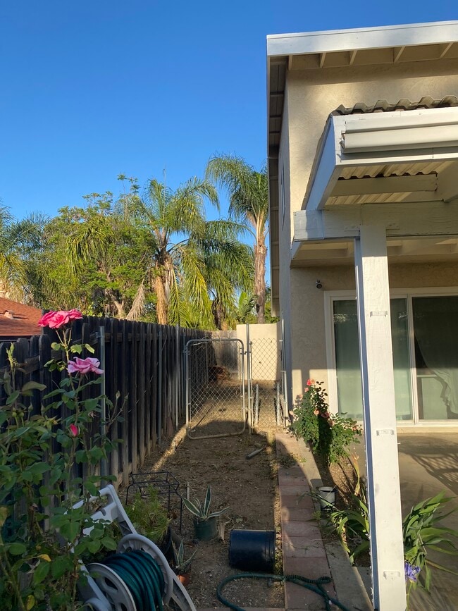 Building Photo - 1604 Avenida Del Vista