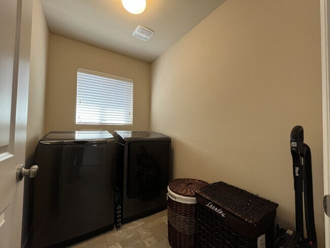 Building Photo - Stunning 4 Bedroom + Loft Bethany Home with Open Layout, Stainless Steel Kitchen, Two Car Garage ...