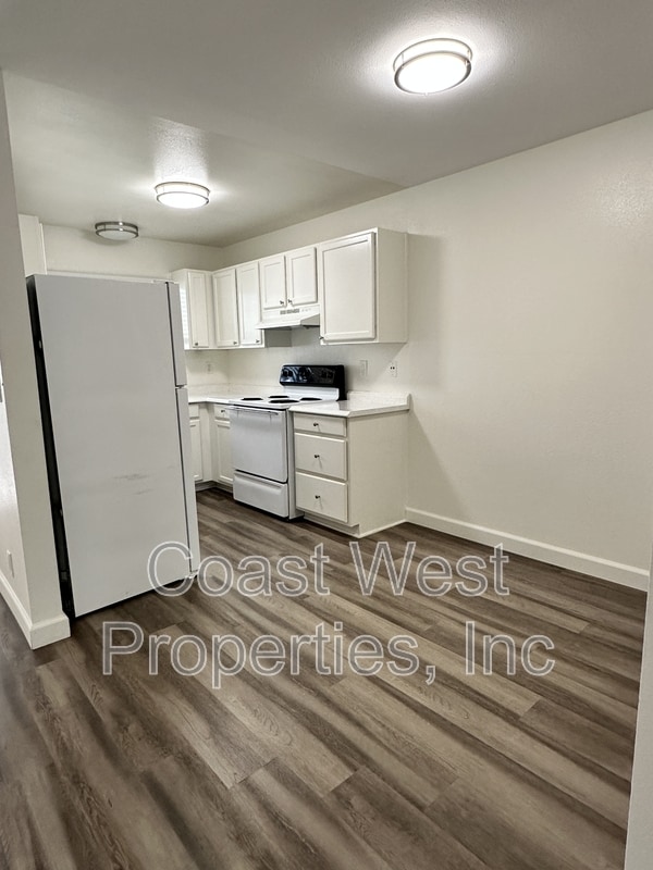 Building Photo - 382 Acacia Ave