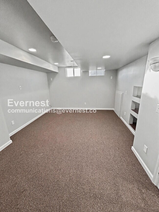 Building Photo - Spacious 4-Bed Home with 2-Car Garage & Modern Amenities