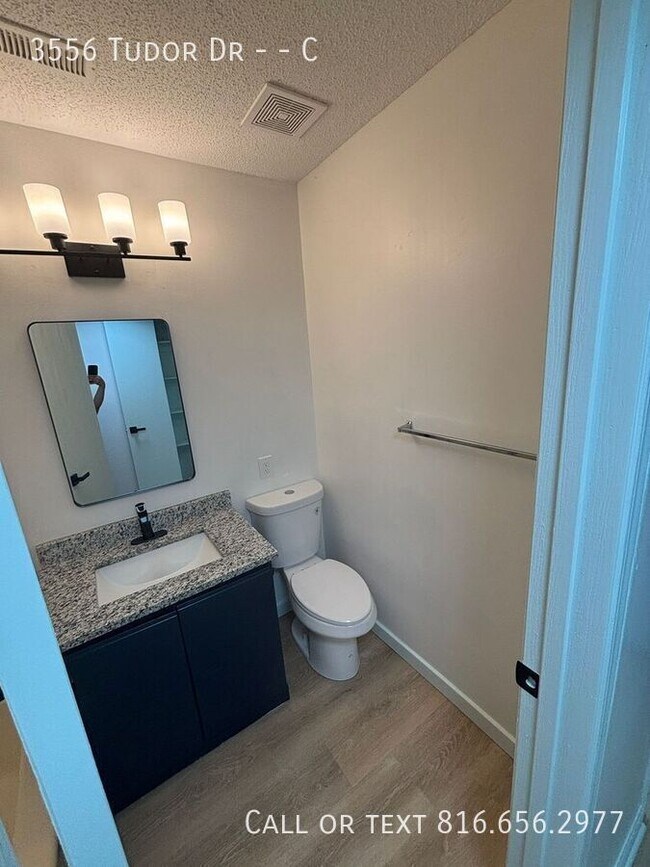 Building Photo - 3556 Tudor Dr