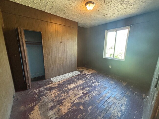 Building Photo - Rare 4 BR/ 2 BA Home with Multi-Generational Layout