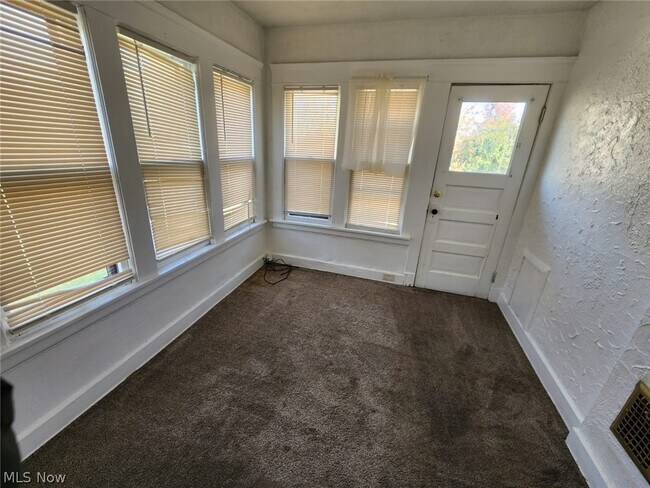 Building Photo - 2859 Avondale Ave