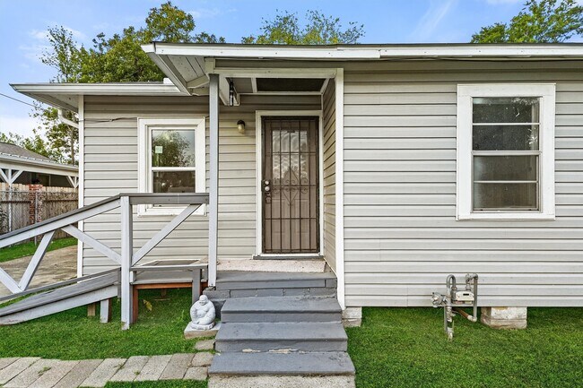 Building Photo - 4313 Engleford St