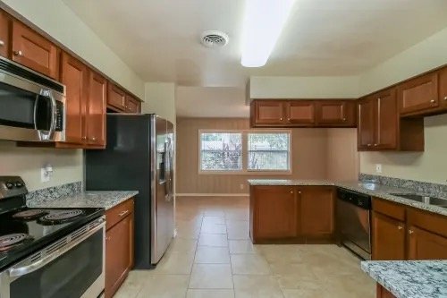 Building Photo - 625 Holland Ave