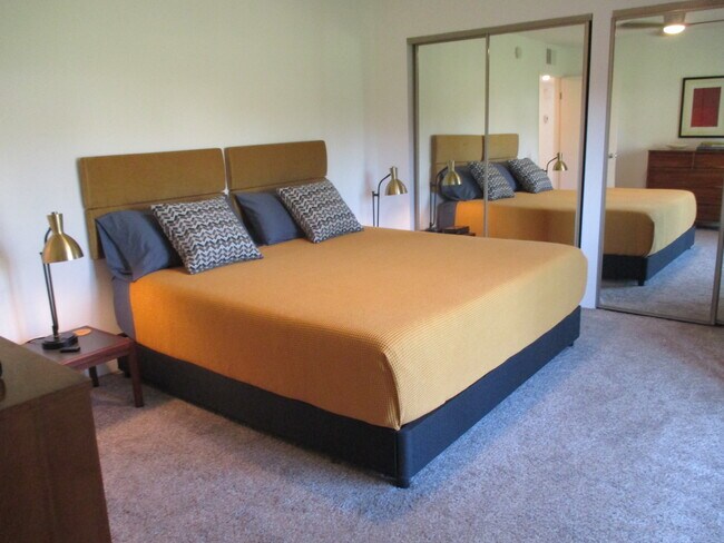 Building Photo - 2230 S Sunshine Cir