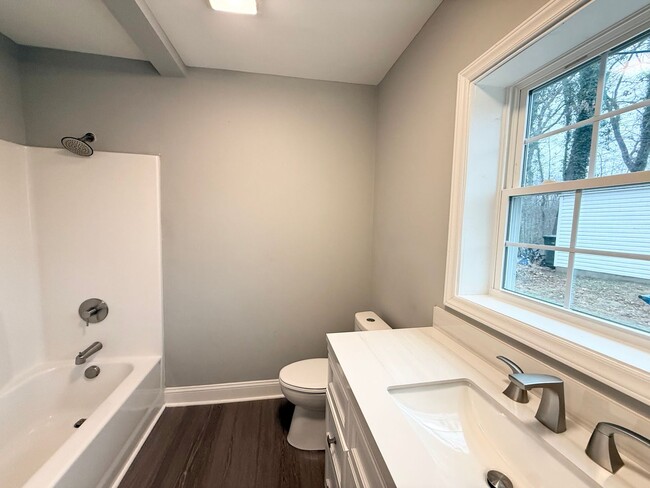 Building Photo - Renovated 2BR Home Minutes from Downtown Hickory – Washer & Dryer Included!