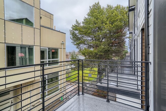 Building Photo - Immaculate Newer Construction - 3 Bed 2 Ba...
