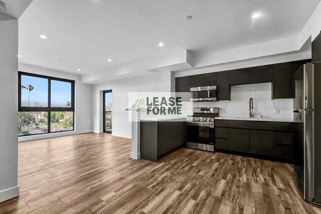 Building Photo - 1538 S Wilton Pl