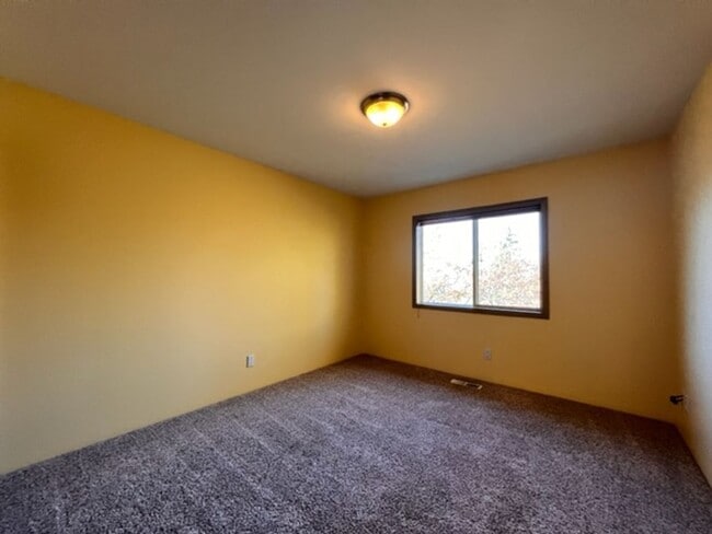 Building Photo - STUNNING VIEWS from this 3 bedroom, 2 bath home | Available end of February